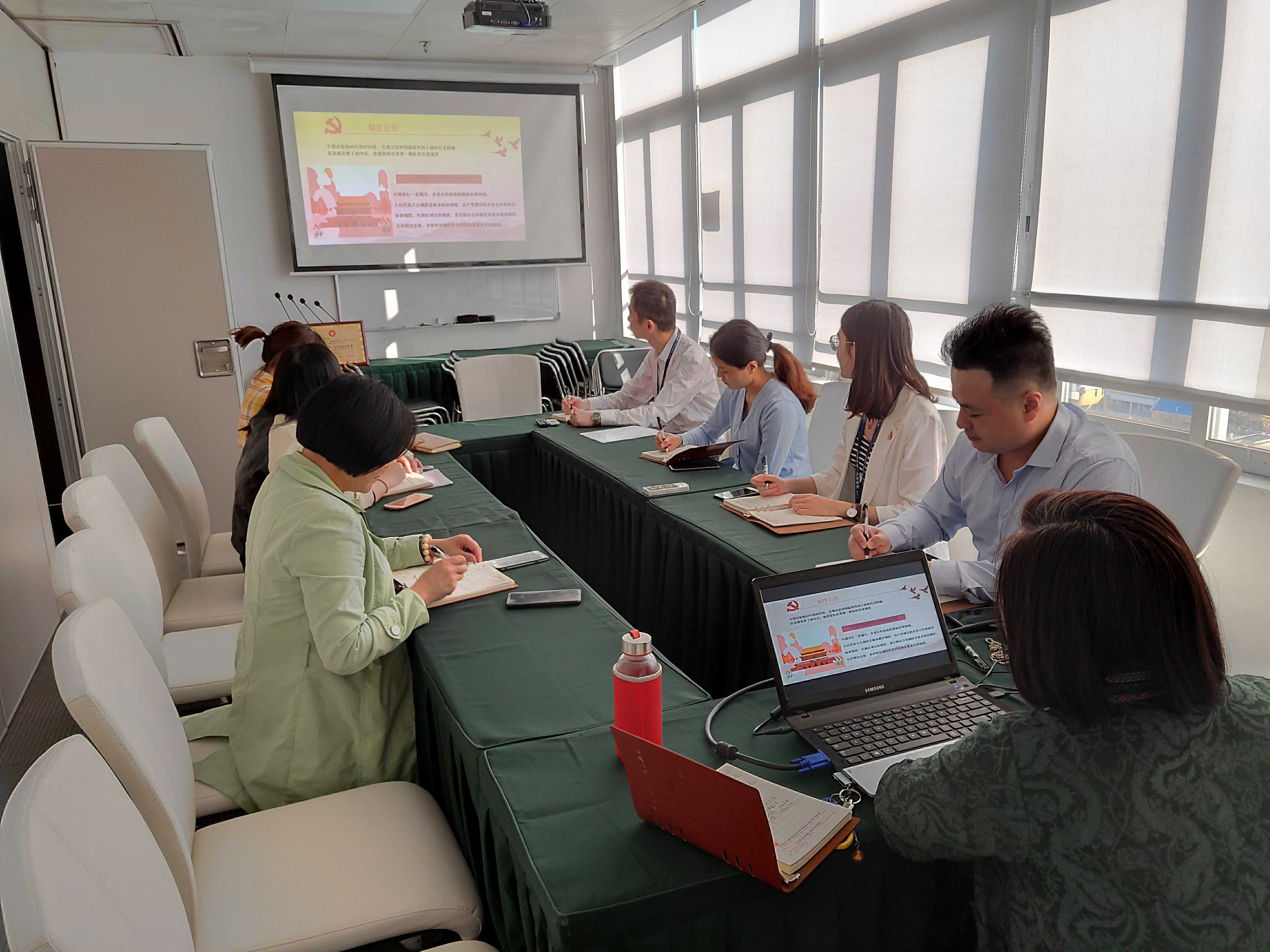 “坚定四个自负，共圆中国梦”主题教育活动