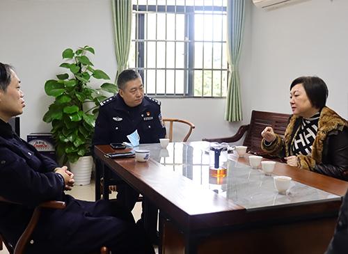加强党建共建，亲昵警企关系